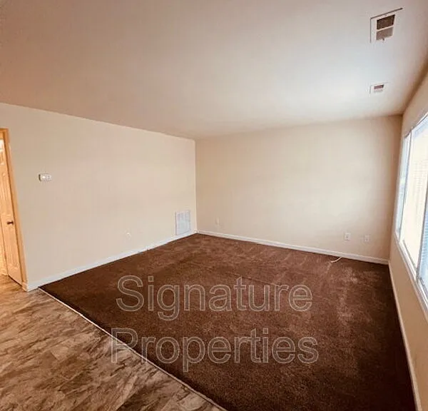 555 Fairfax Ave #C — Photo 8