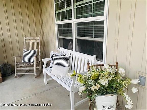 2nd image of 805 Rockbridge Dr
