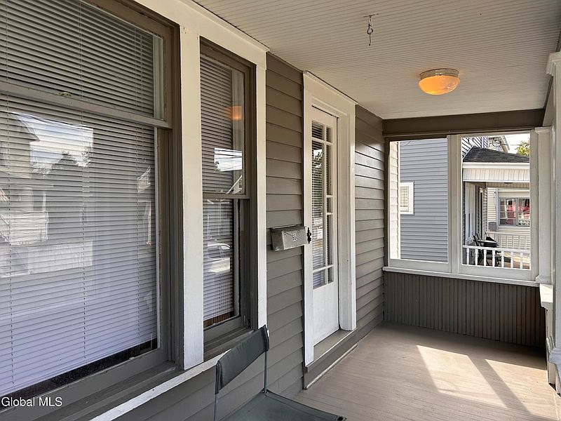 4th image of 66 Garfield Avenue