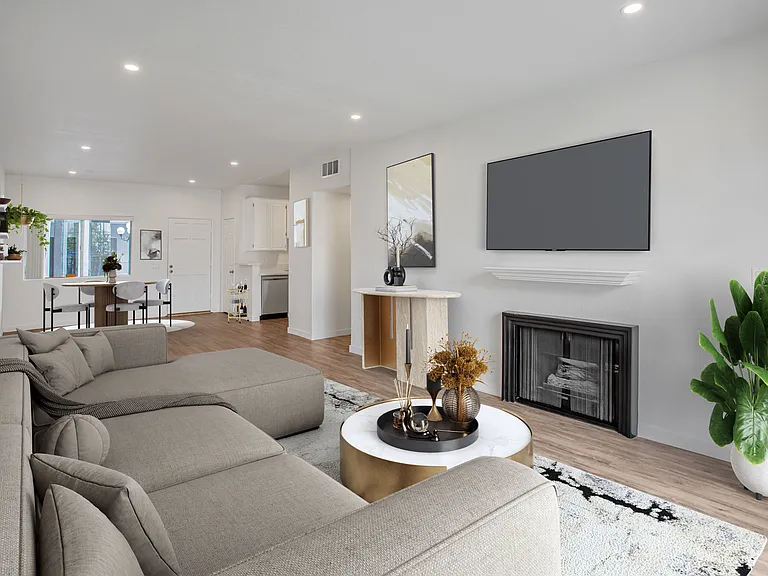 10823 Hortense St — Photo 19