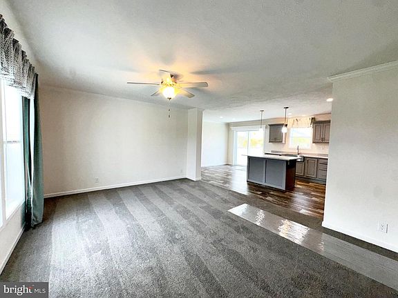 4th image of 35 Fox Chase Ct