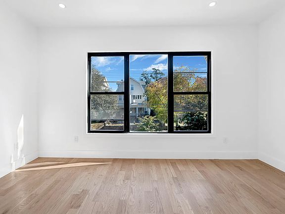 5th image of 1552 Brooklyn Ave