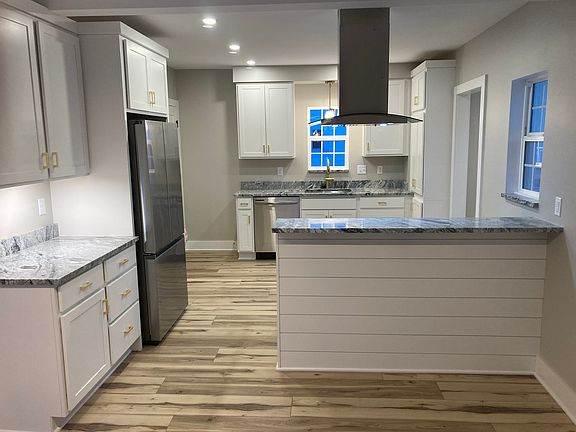 3rd image of 1023 Quimby St