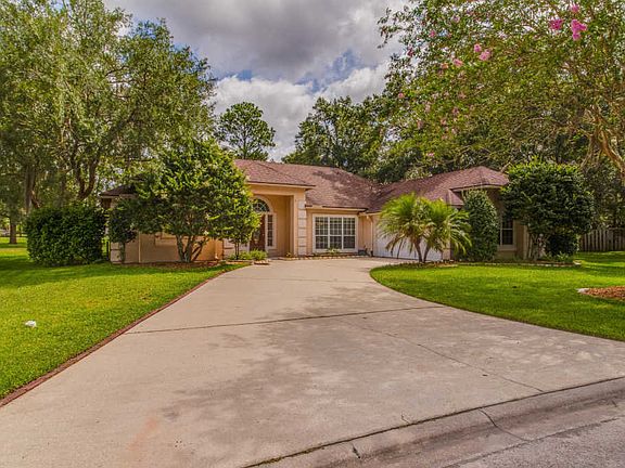 3rd image of 813 Brookstone Ct