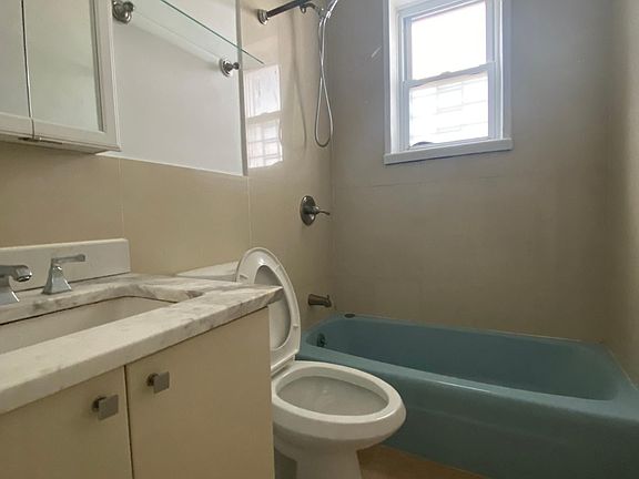 4th image of 100 Hamlin Pl #1B