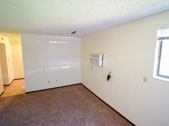 4th image of 2901 Somerville Dr APT D