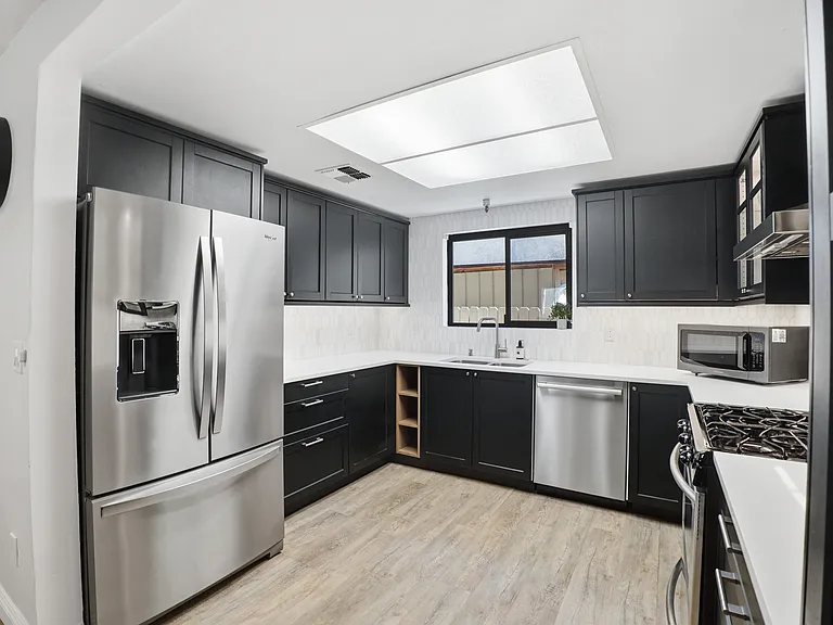 9960 Owensmouth Ave #21 — Photo 10