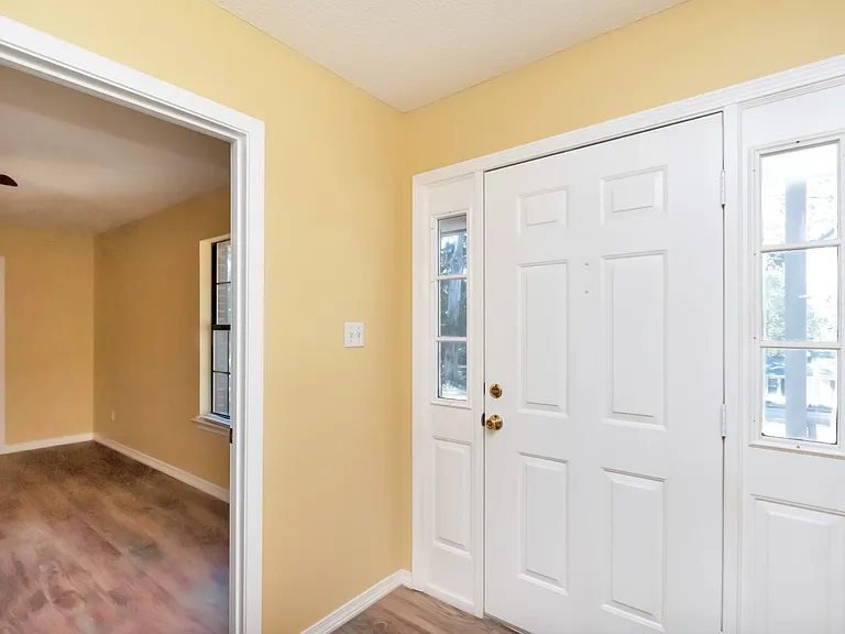 3057 Brookline Dr W — Photo 2