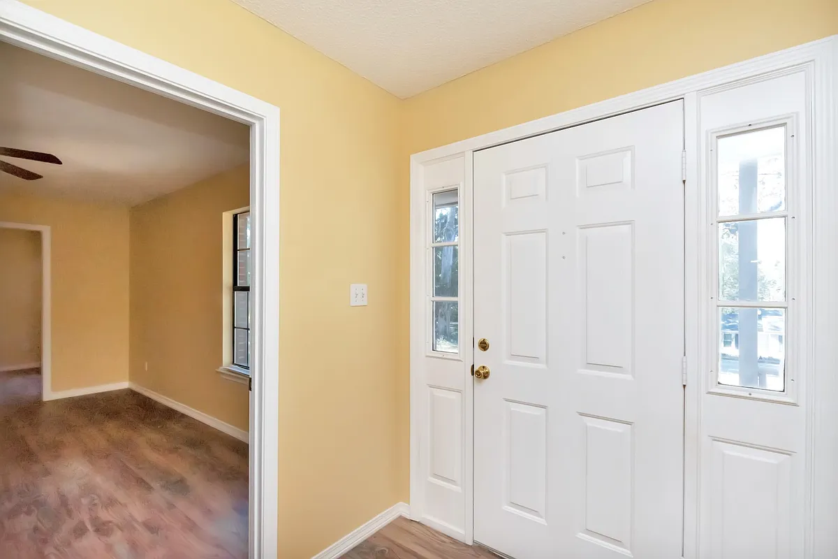 Building Photo - 3057 Brookline Dr W