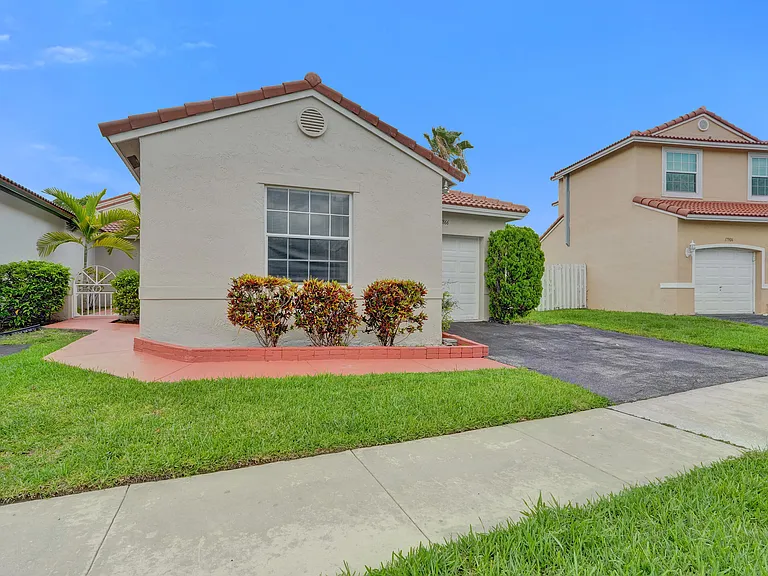 17866 SW 10th Ln — Photo 48