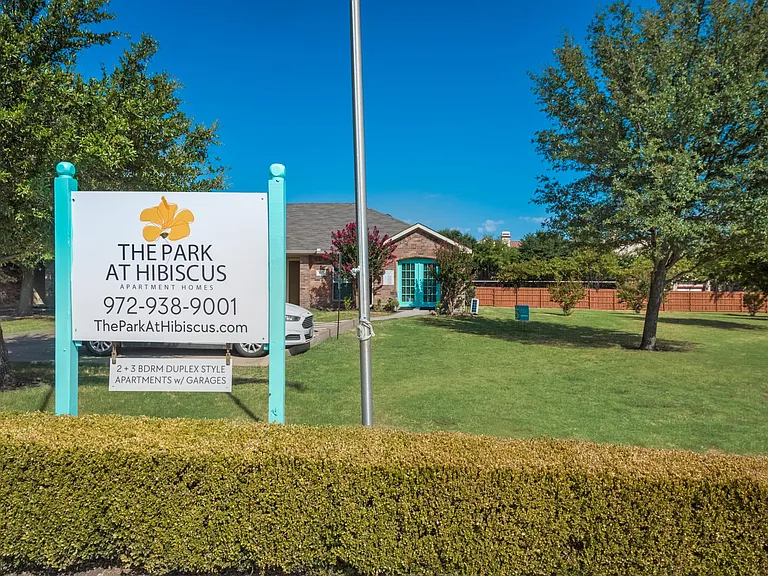 819 Hibiscus Trl — Photo 1
