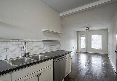 3rd image of 716 Gladstone Blvd #1
