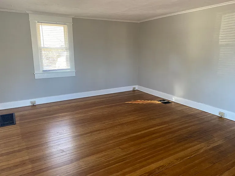1325 N Kinser Pike — Photo 18