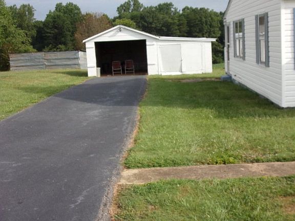 3rd image of 702 Leftwich St