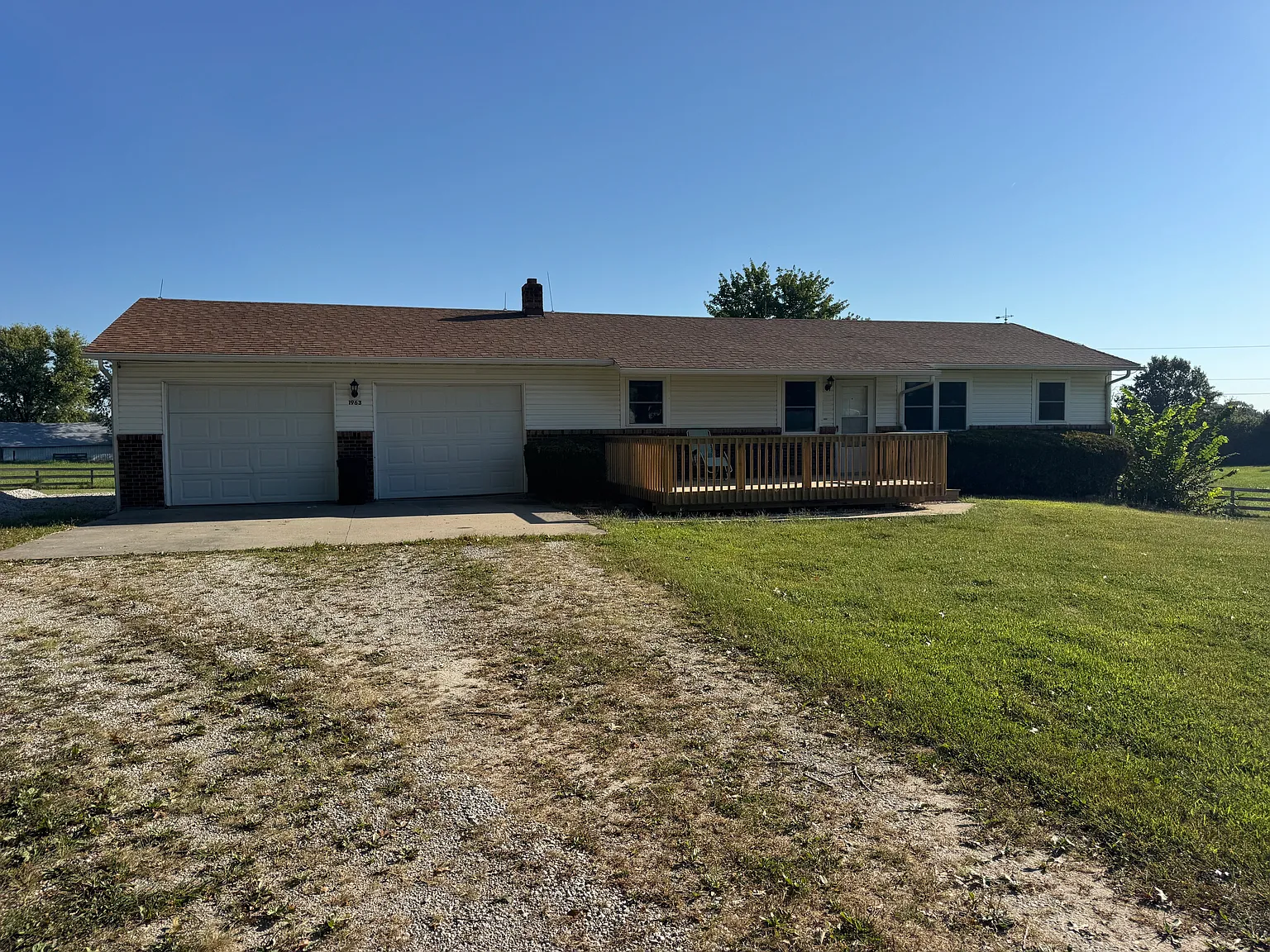 3 bed, 1900 sqft, $1,550 — Photo 1