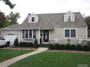 300 N Cottage St, Valley Stream, NY 11580