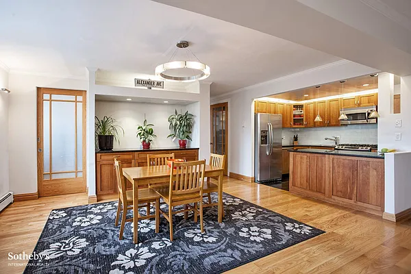 Sold by Sotheby's International Realty | media 2