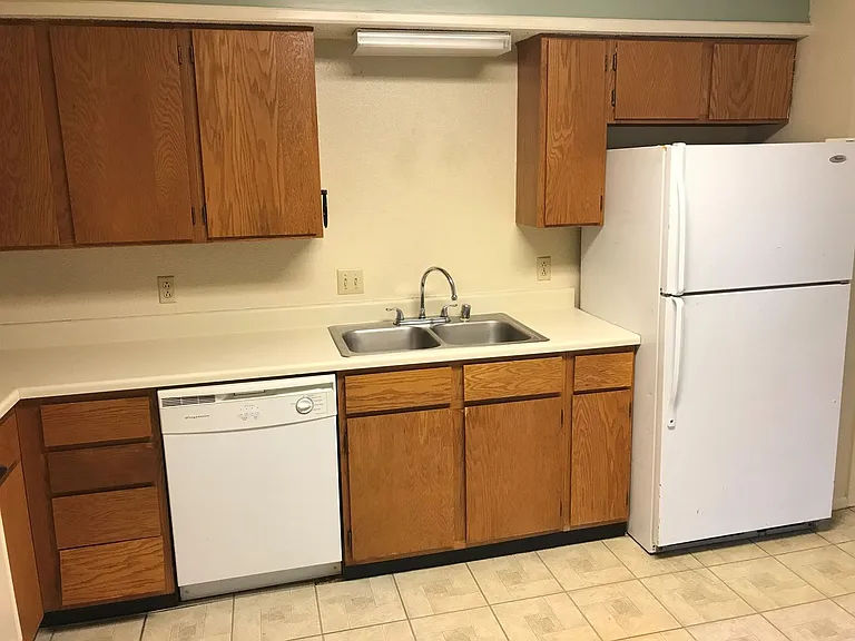 2121 S Loop 289 #B — Photo 8