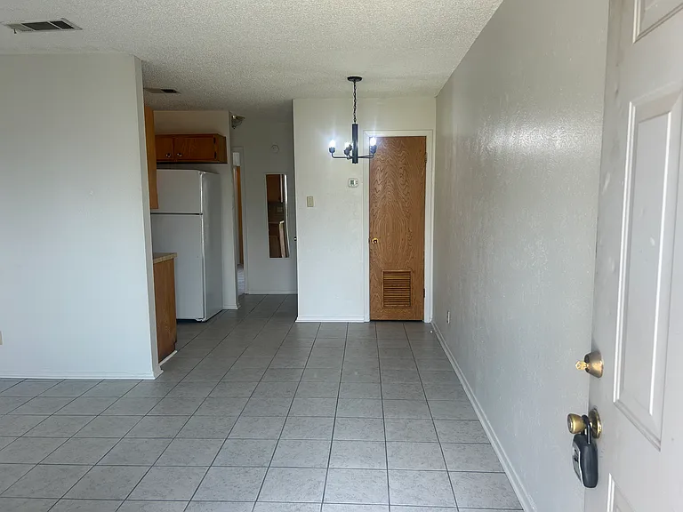 1307 Willow Springs Rd #B — Photo 3