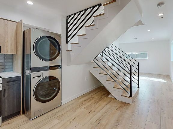4th image of 16010 Cantlay St #3