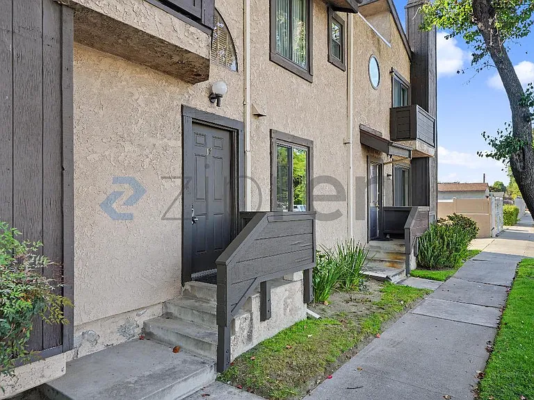 6801 Mammoth Ave #17 — Photo 1
