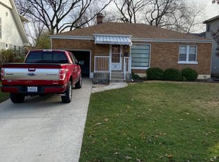 909 N Cross St, Wheaton, IL