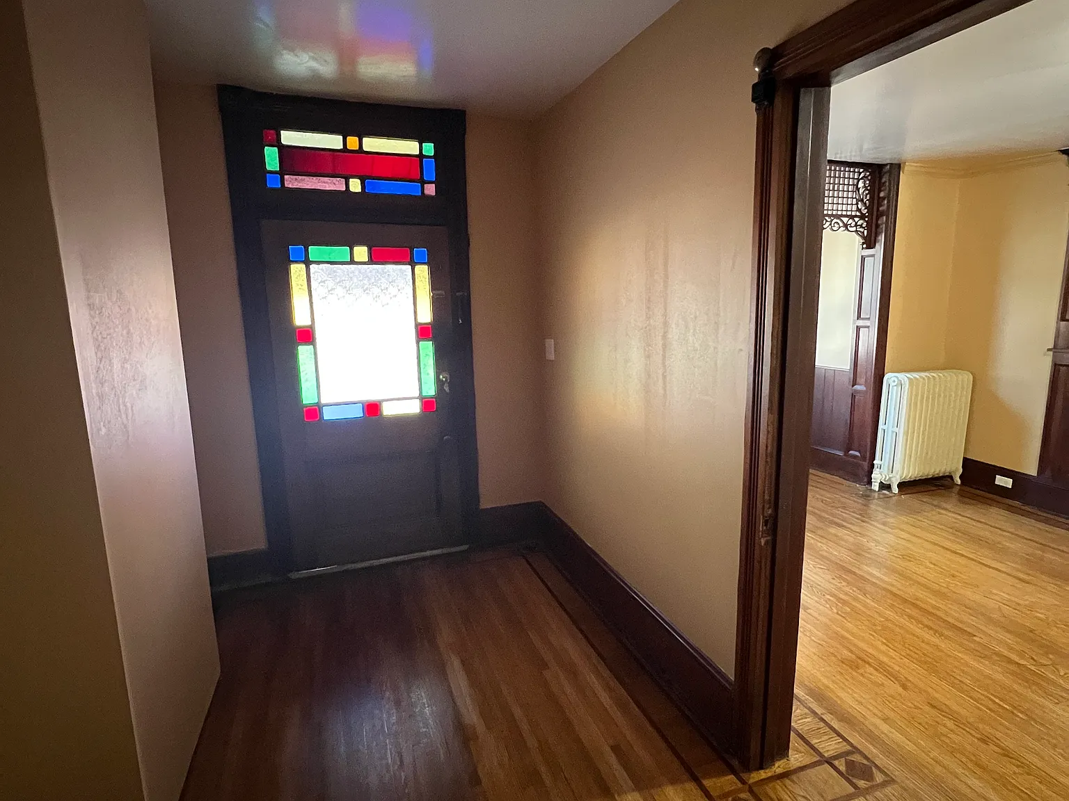 6 bed, 1.5 bath, 4000 sqft, $2,800 — Photo 2
