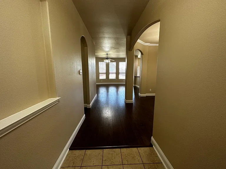 528 Stockton Dr — Photo 3