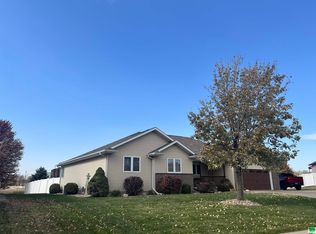 407 Coniston Cir, Sergeant Bluff, IA 51054
