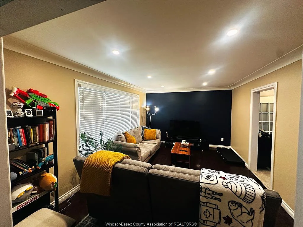 4 bed, 2.5 bath, $2,800 — Photo 3