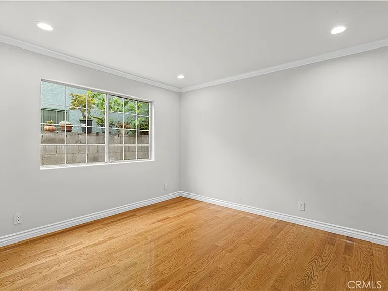 6508 Mammoth Ave — Photo 20
