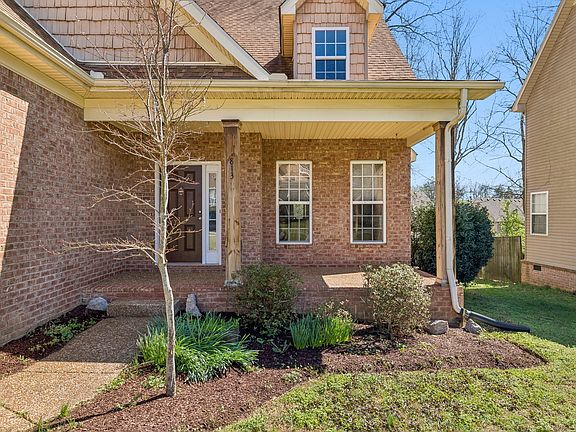 4th image of 813 Royal Oaks Dr