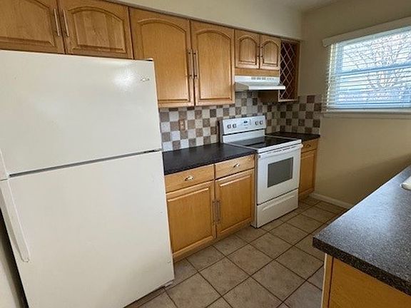 3rd image of 1705 Harrington Ct