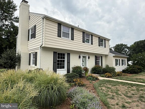 3rd image of 170 Crescent Dr