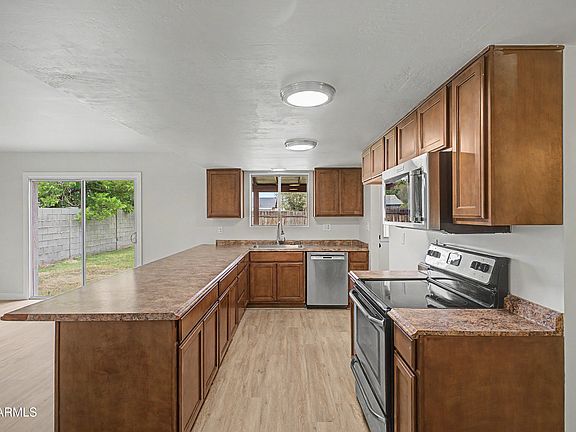 4th image of 331 N HUNT Drive N