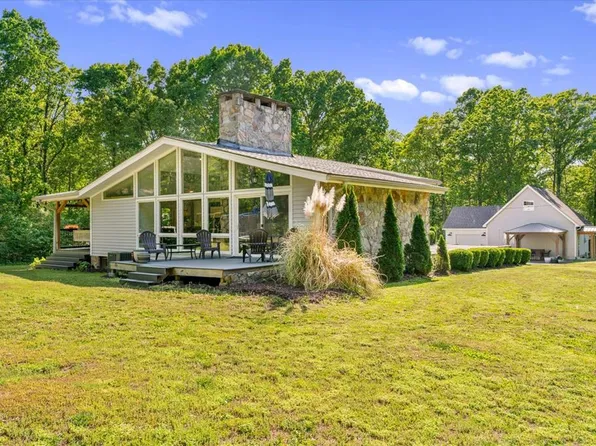 1130 Sourwood Ln, Chatsworth, GA 30705