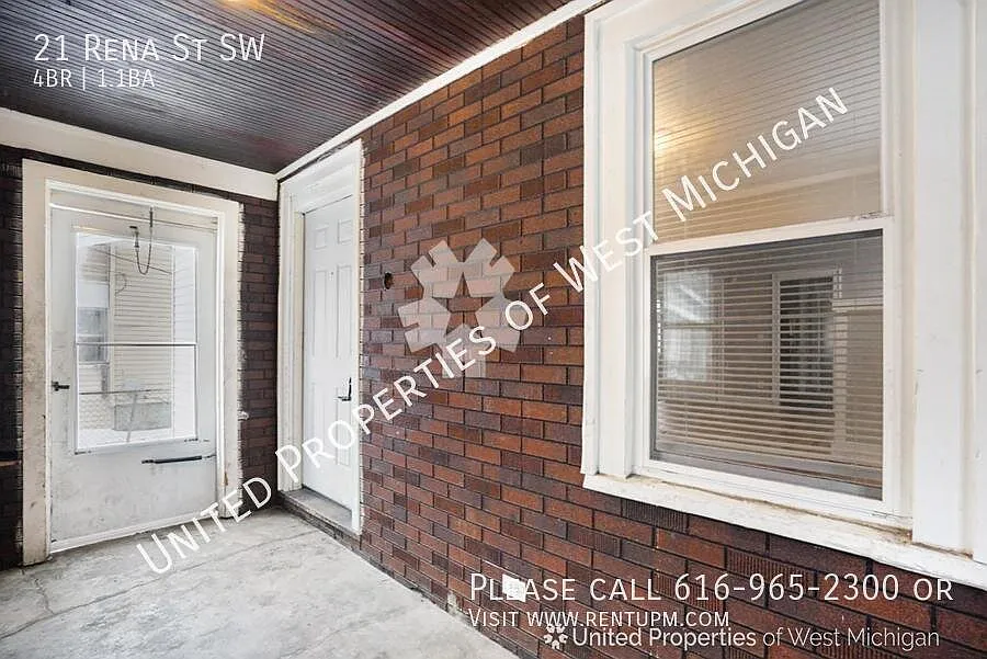 Available Now | Spacious 4 Bedroom, 1.5 Bath Single Family Home | Hardwood Floors | Located in th... — Photo 3