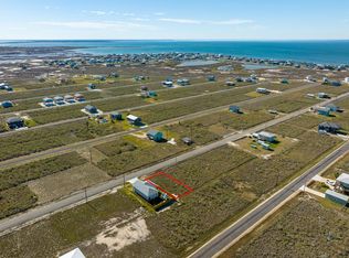 109 W Pin Oak Ln, Rockport, TX 78382