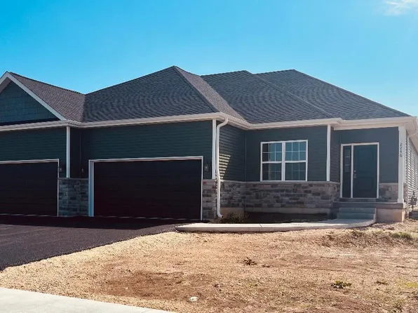 2246 Maggie Ln, Sycamore, IL 60178