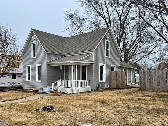 2nd image of 213 N 1st St
