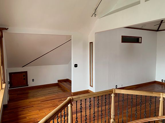 3rd image of 541 20th St APT 4