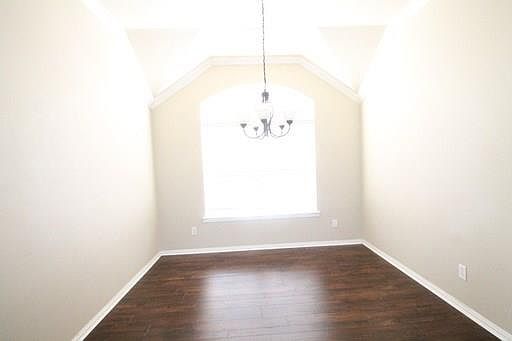 2nd image of 2041 Camelot Dr