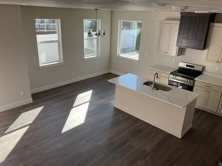 824 E Sunnyside Rd #6 — Photo 5