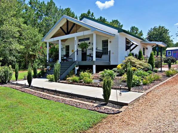 933 Dogwood Ln, Townville, SC 29689