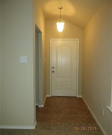 3rd image of 1412 Silver Maple Ln