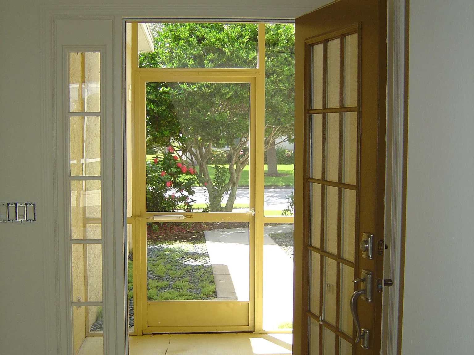3 bed, 1745 sqft, $2,900 — Photo 2