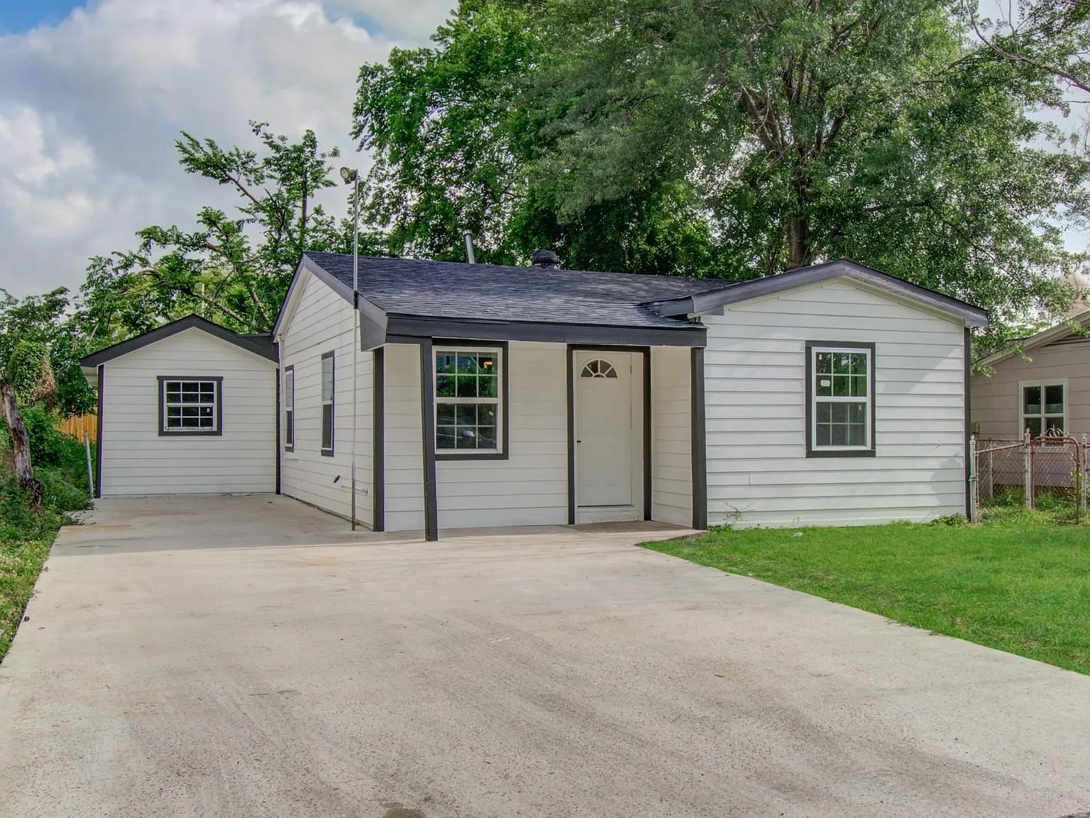 3 bed, 2.0 bath, 1218 sqft, $1,700 — Photo 2