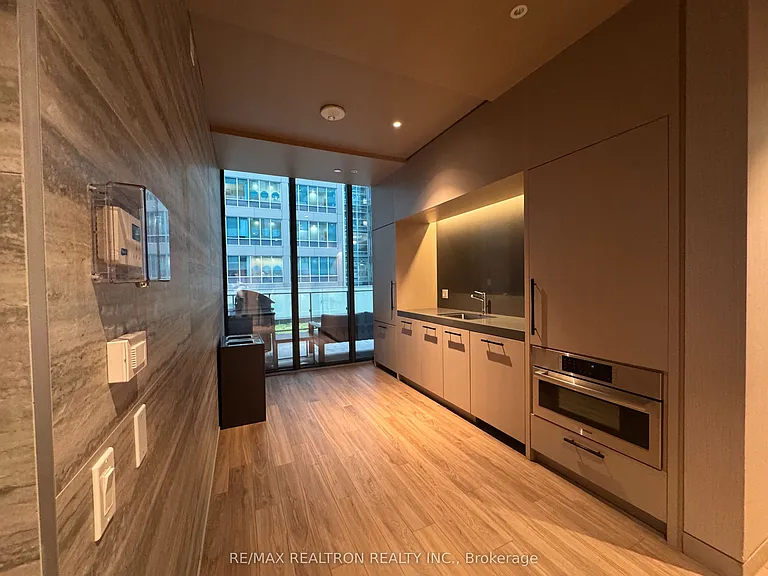 20 Lombard St #3904 — Photo 2