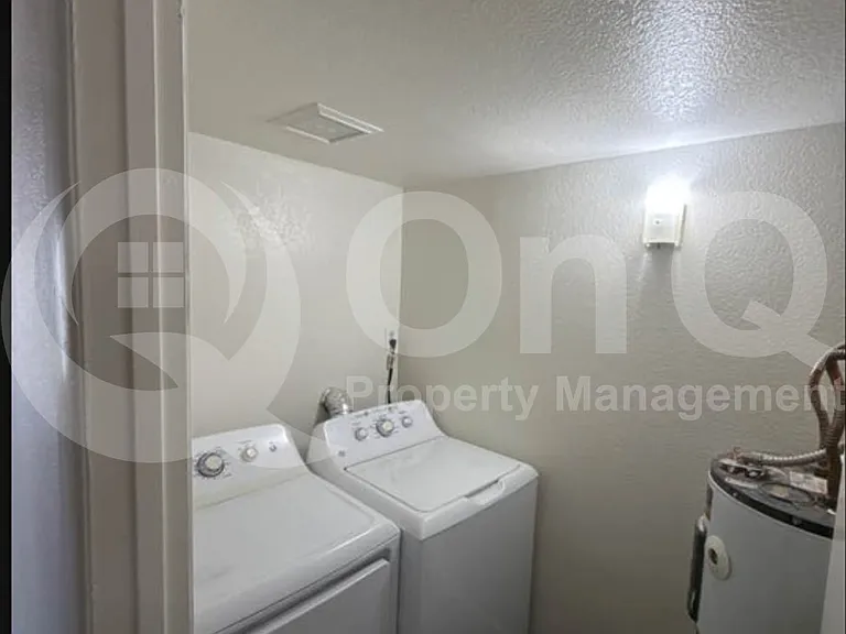 2807 E Paradise Ln #102 — Photo 10