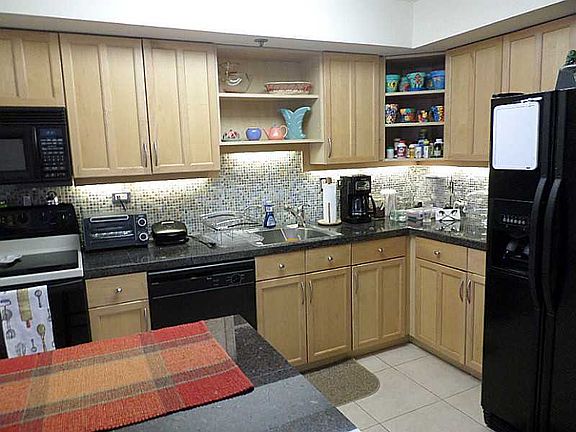 4th image of 20355 NE 34th Ct APT 327
